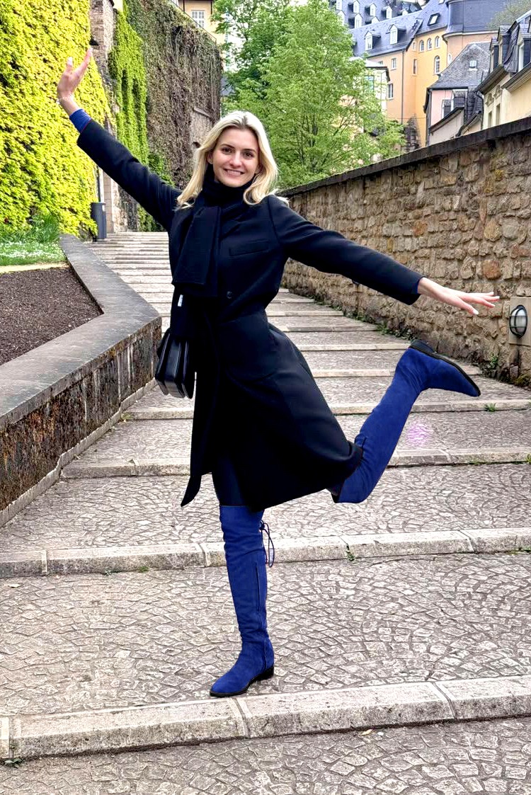 Electric blue women's leather thigh-high boots. Round toe. Flat leather soles. Made to measure. Worn view - Florence KOOIJMAN